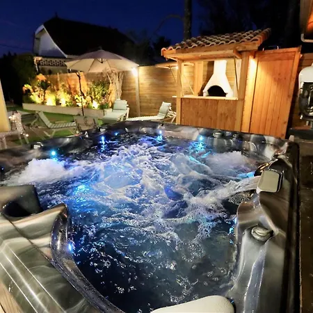 Luxurious With Private Near Lacanau