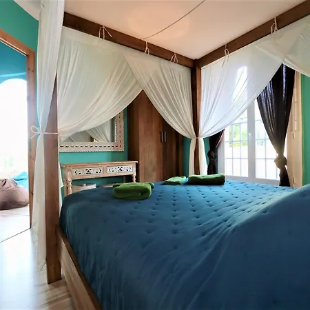 Luxurious With Private Near *