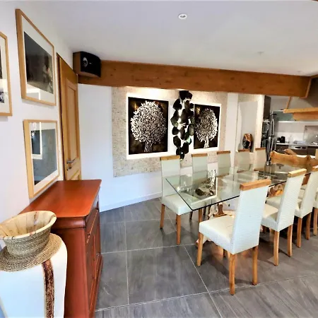 Luxurious With Private Near Villa *