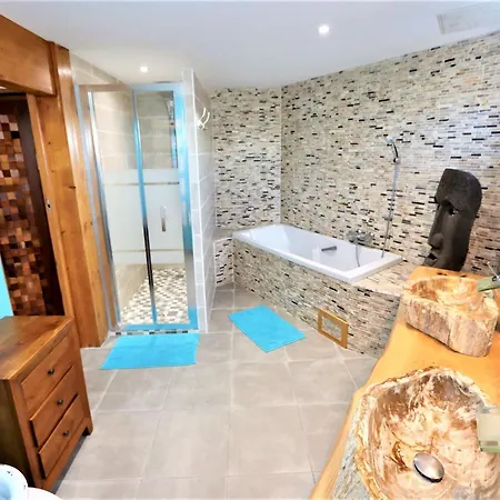 Villa Luxurious With Private Near