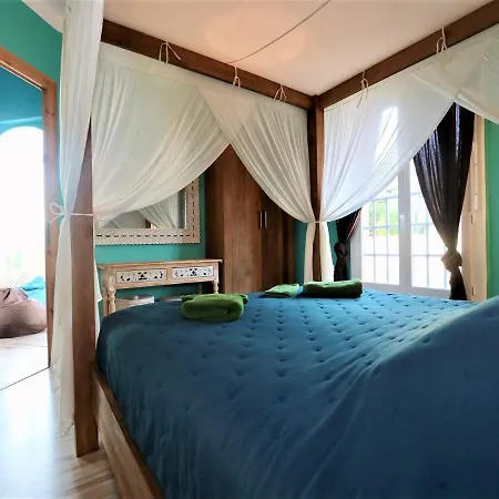 Luxurious With Private Near *