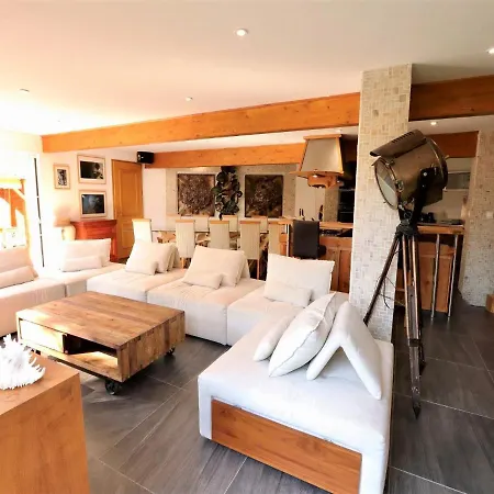 Luxurious With Private Near Villa