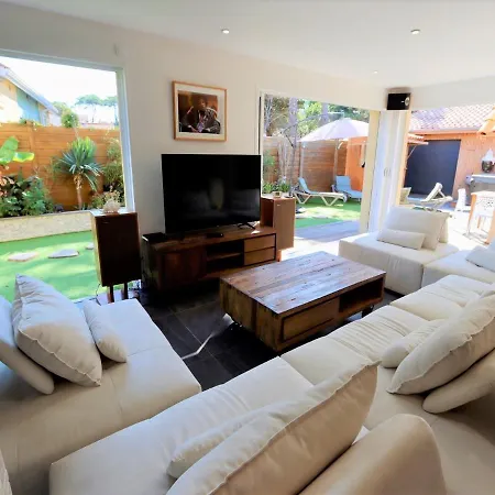 Luxurious With Private Near Villa Lacanau