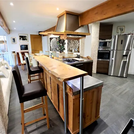 Luxurious With Private Near Villa