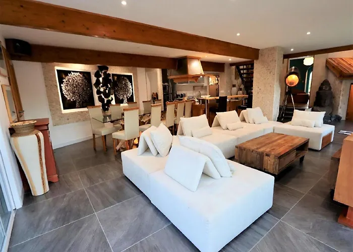 Luxurious With Private Near Villa *