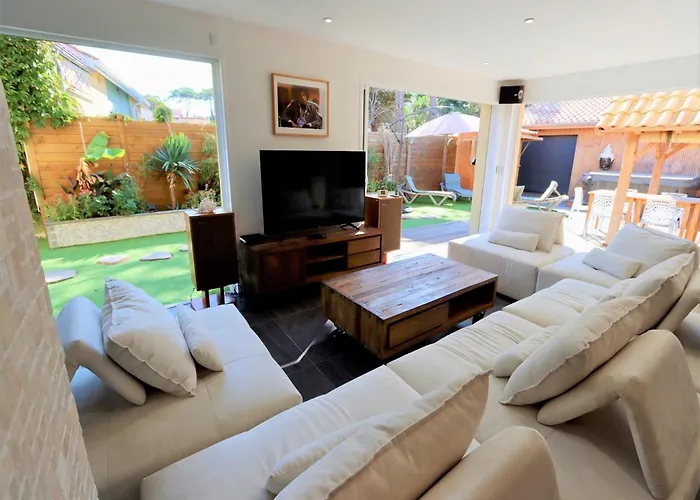 Villa Luxurious With Private Near