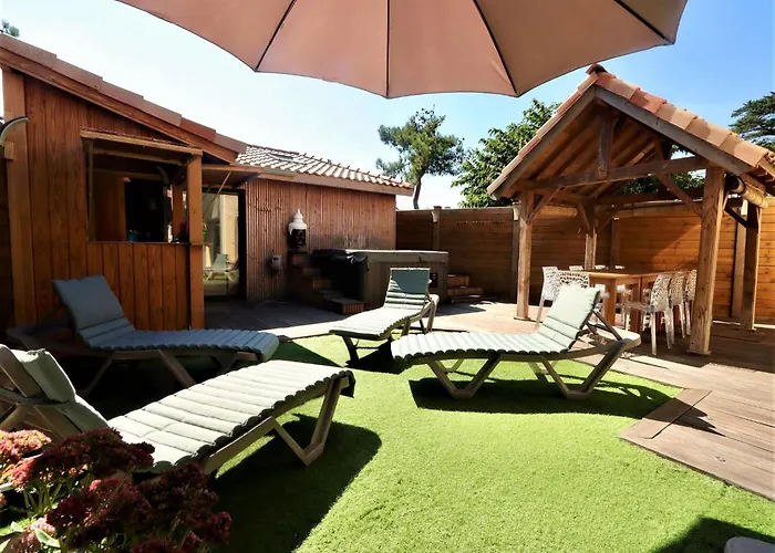 Villa Luxurious With Private Near Lacanau