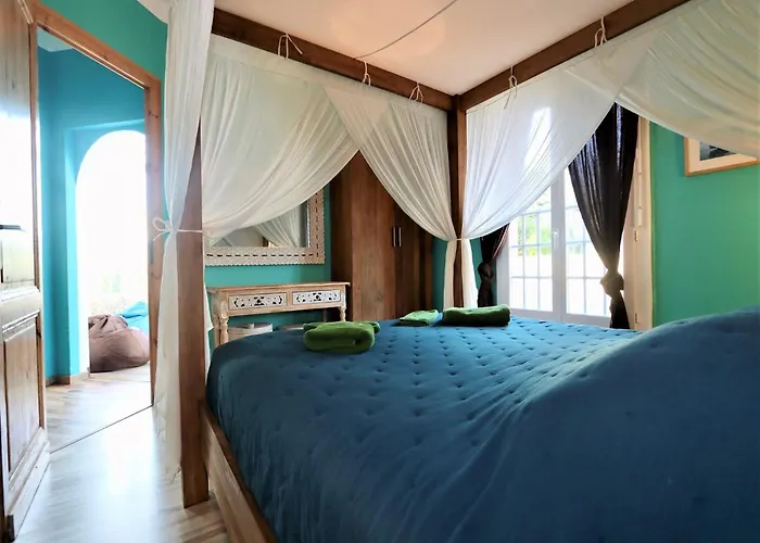 Luxurious With Private Near *